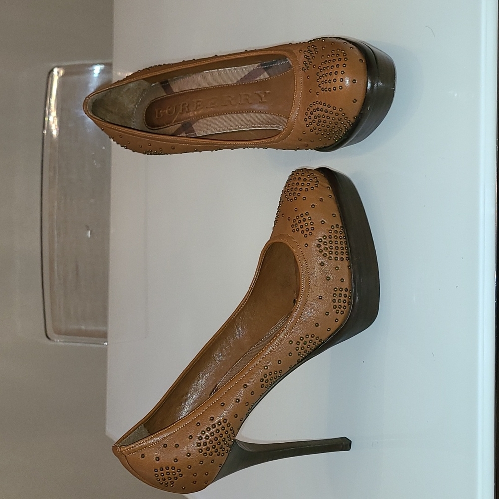 Burberry size 37 pumps - used